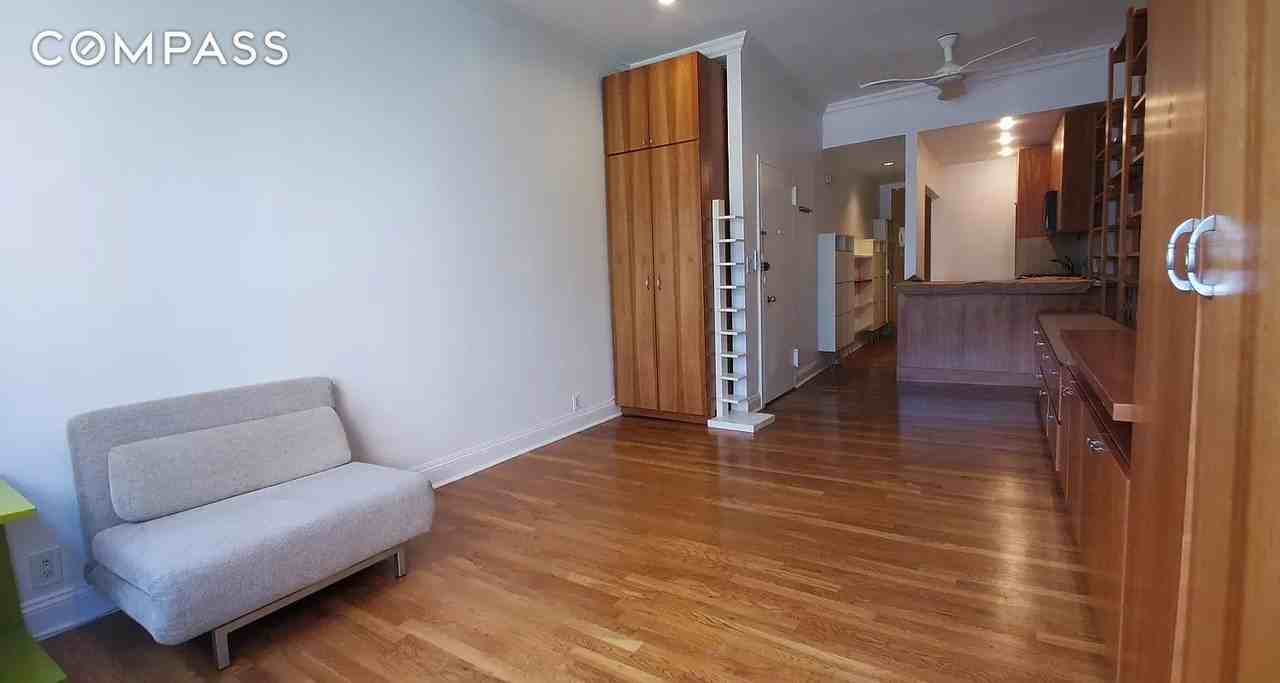 308 E 73rd St #4C - Photo 5 of 9