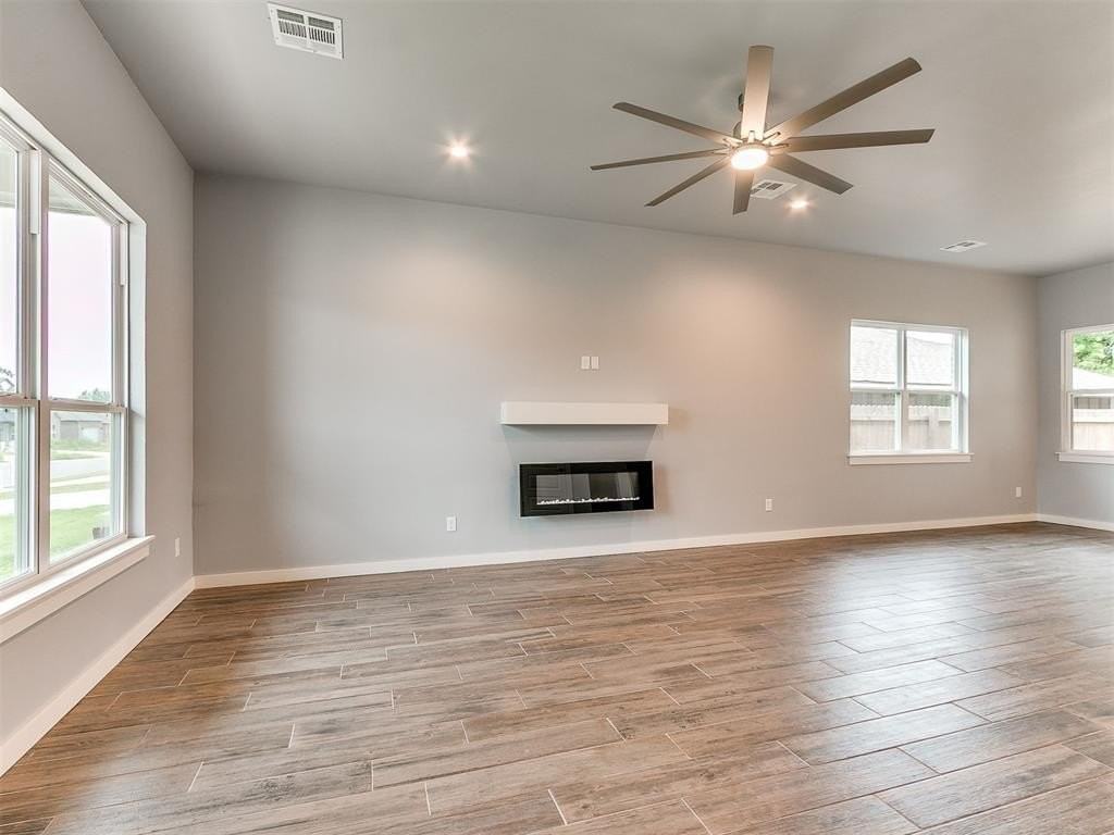 421 Remington Ave - Photo 5 of 50