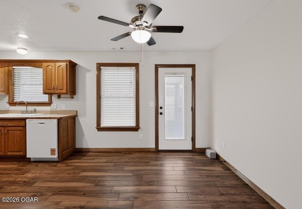 838 Cottonwood - Photo 4 of 18