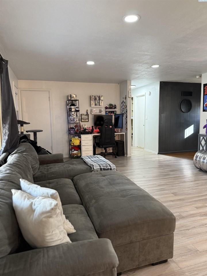 1326 W 4th Ave - Photo 5 of 18