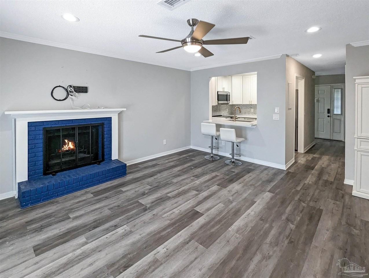 1313 Foxborough Dr - Photo 3 of 19