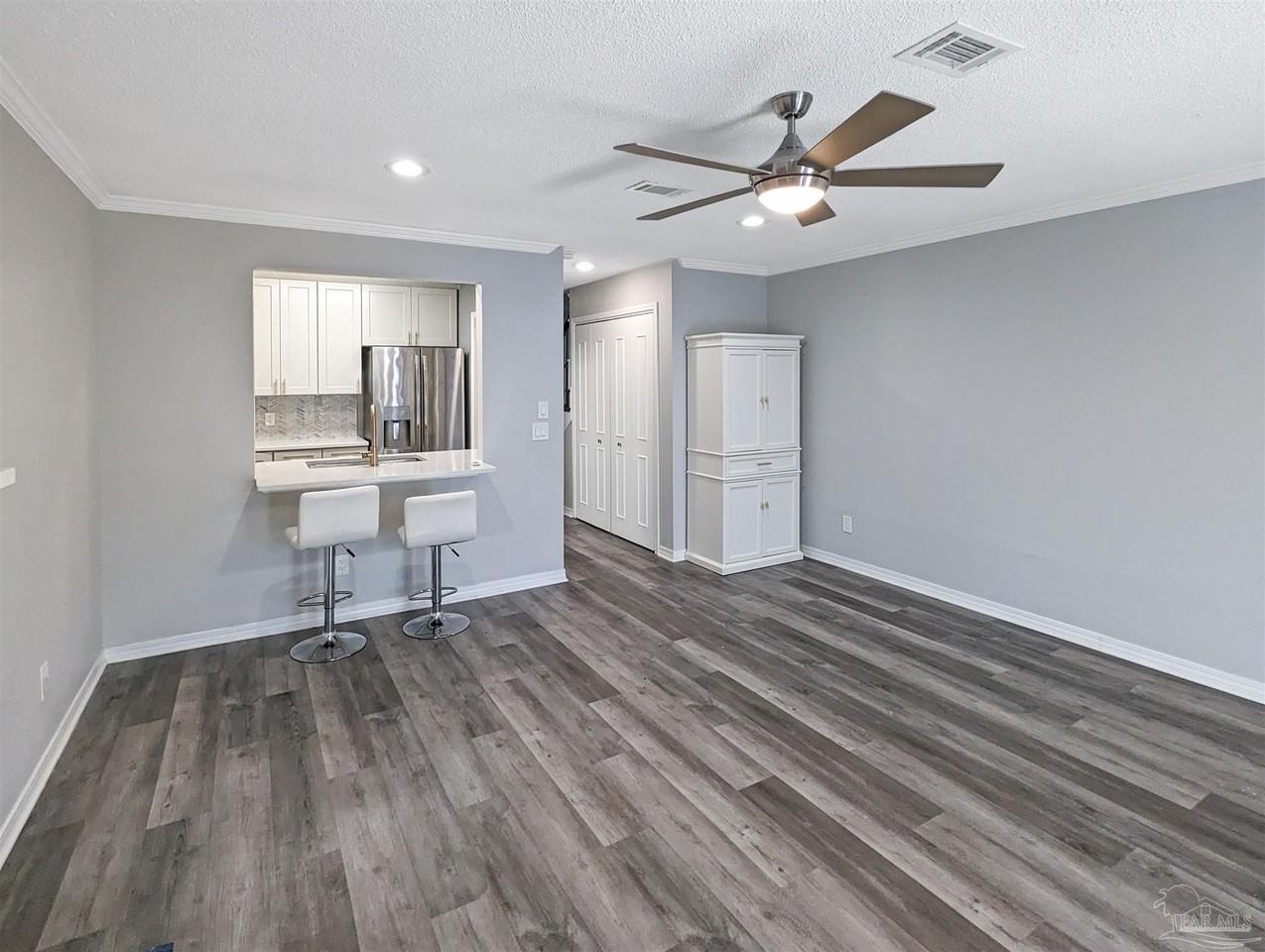 1313 Foxborough Dr - Photo 4 of 19