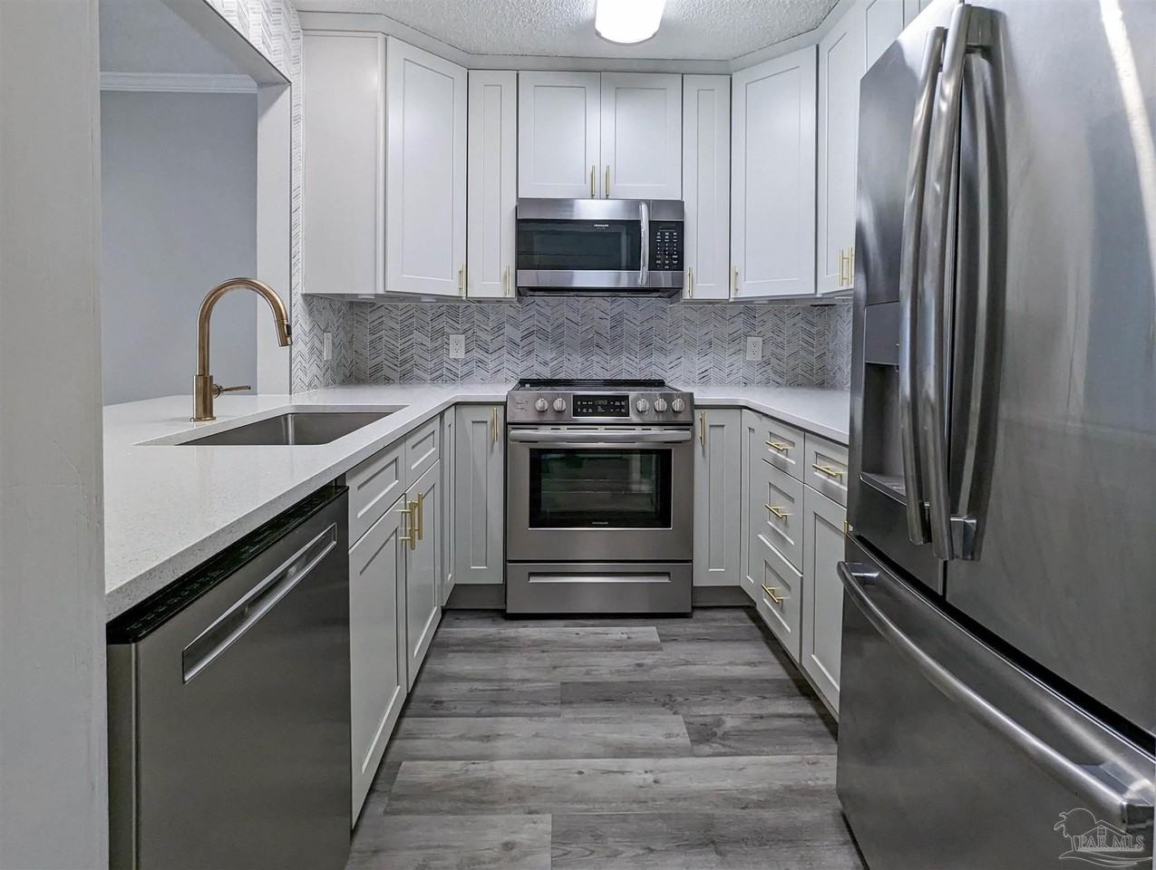 1313 Foxborough Dr - Photo 7 of 19