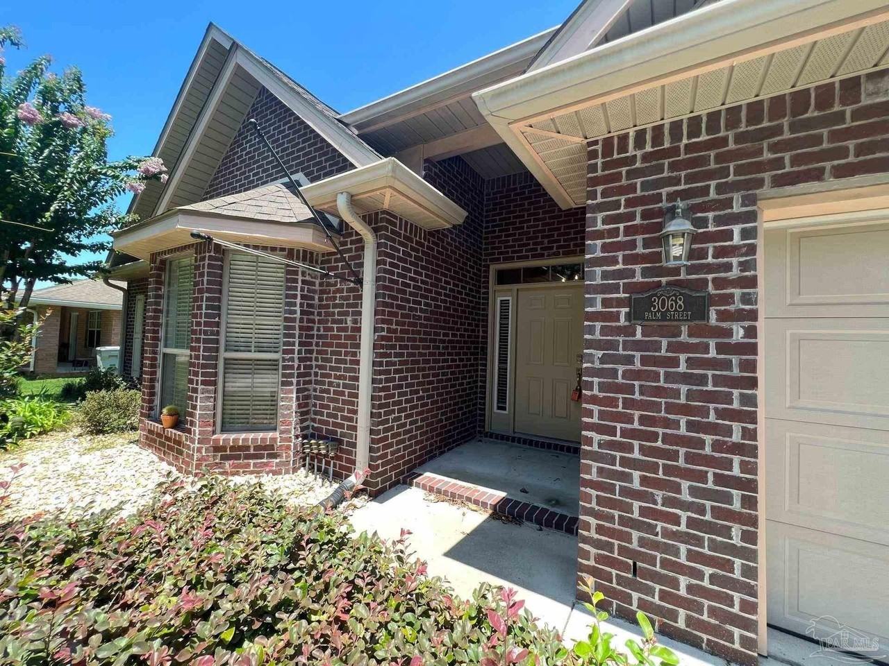 3068 Palm St - Photo 4 of 34
