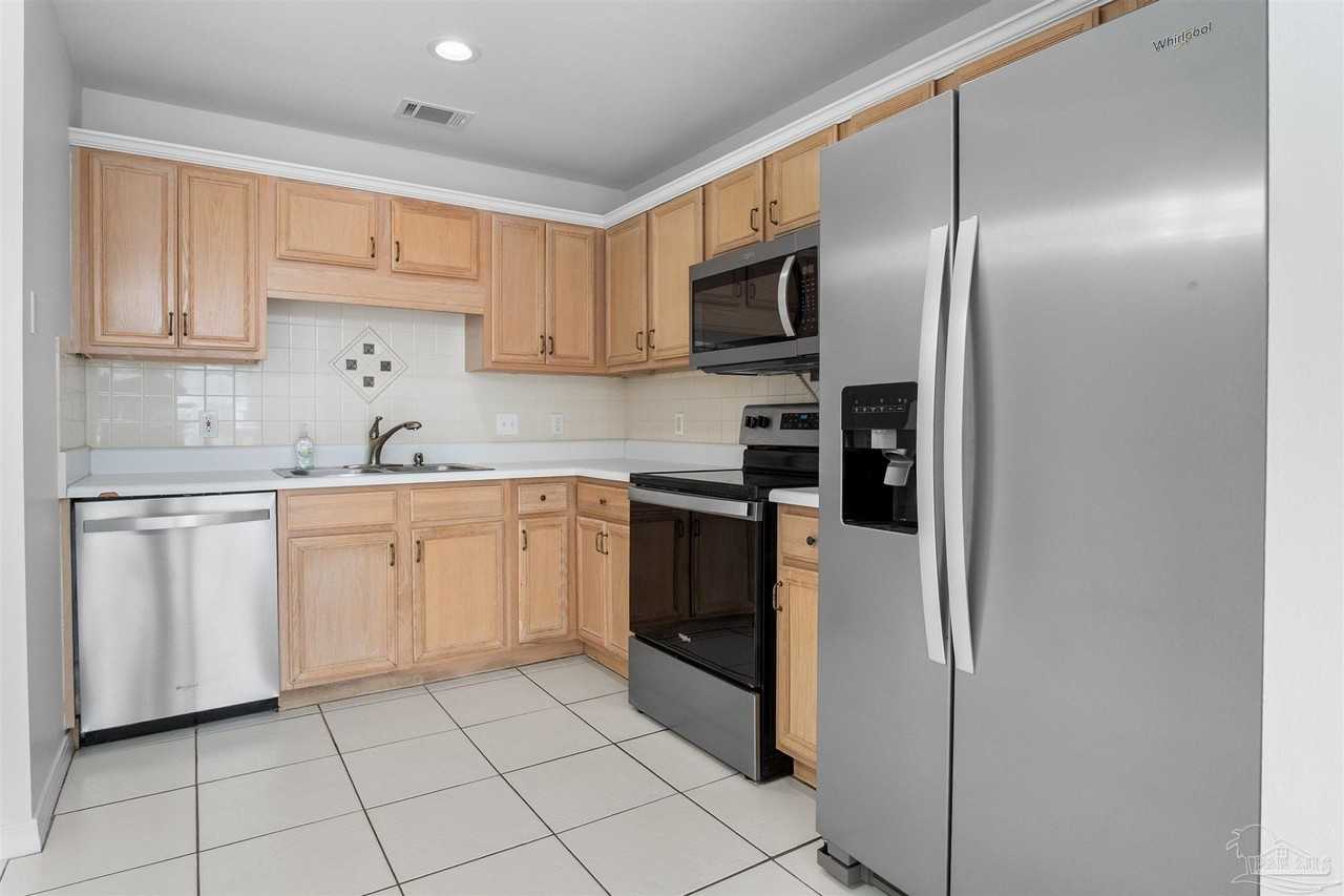 1356 Redwood Ln - Photo 6 of 23