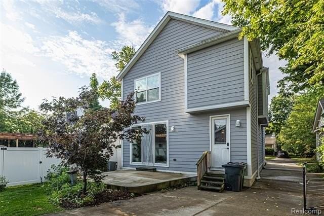 16276 Kirkshire Ave - Photo 2 of 37