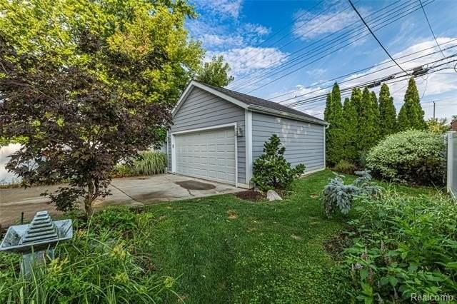 16276 Kirkshire Ave - Photo 3 of 37