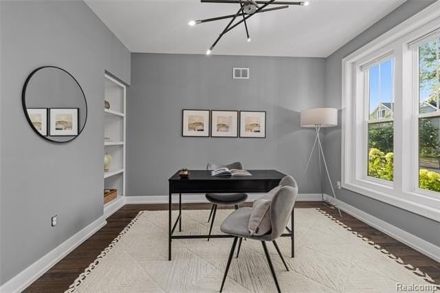 16276 Kirkshire Ave - Photo 5 of 37