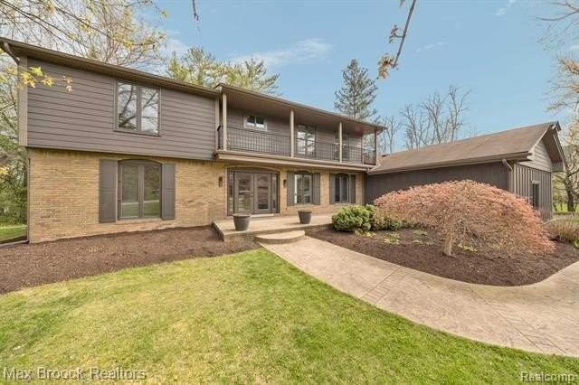 5240 Clarendon Crest St - Photo 3 of 48
