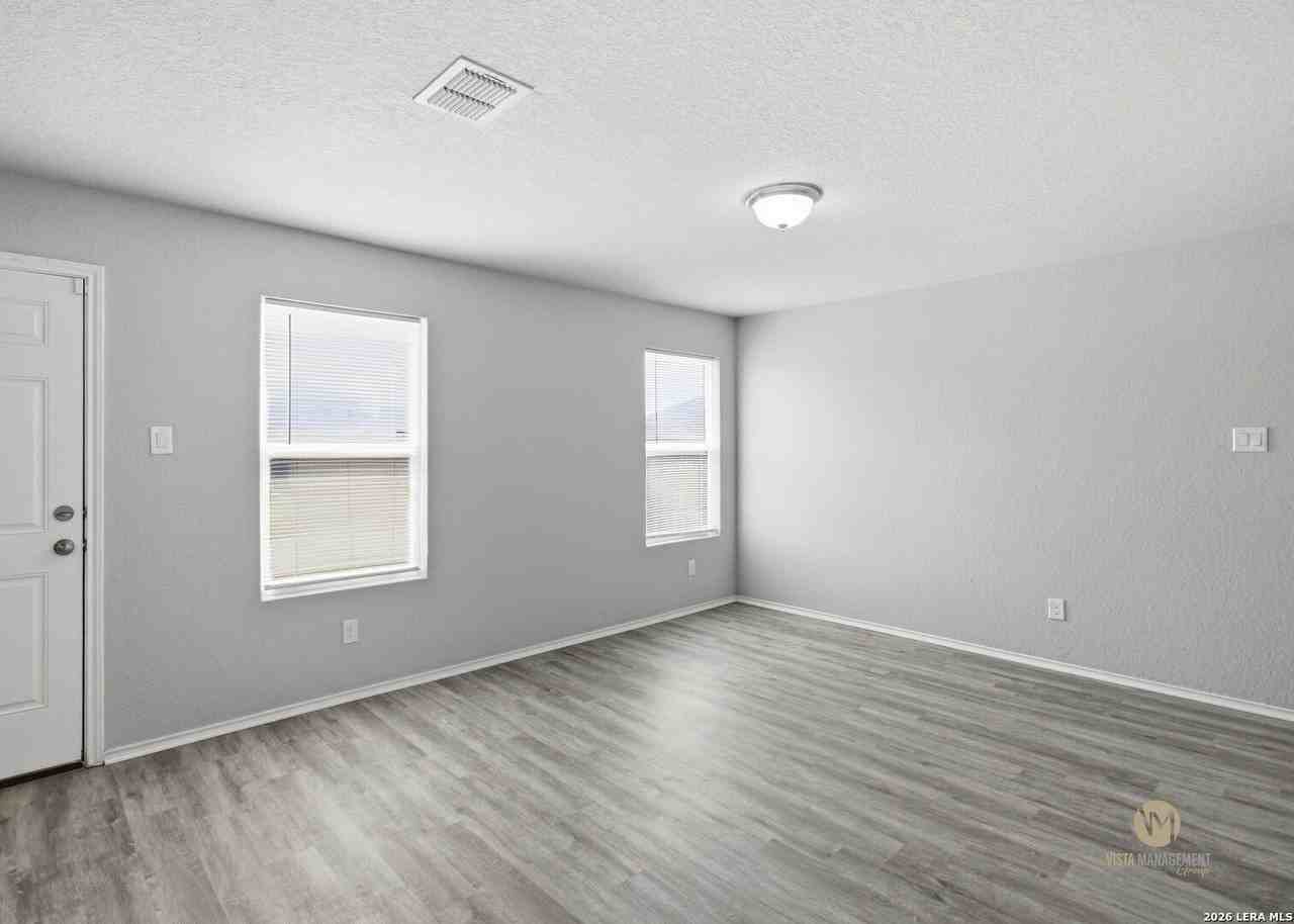 7526 Crestway Rdg - Photo 5 of 28