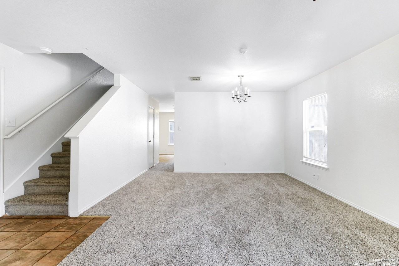 10106 Amber Flora Dr - Photo 5 of 24