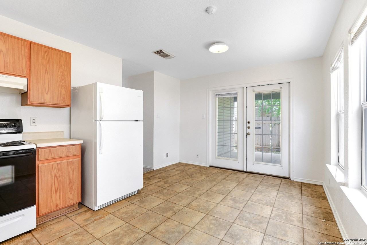 10106 Amber Flora Dr - Photo 6 of 24