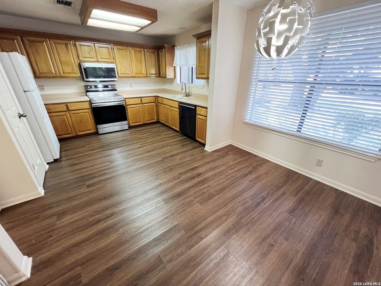 304 Thetford - Photo 4 of 50