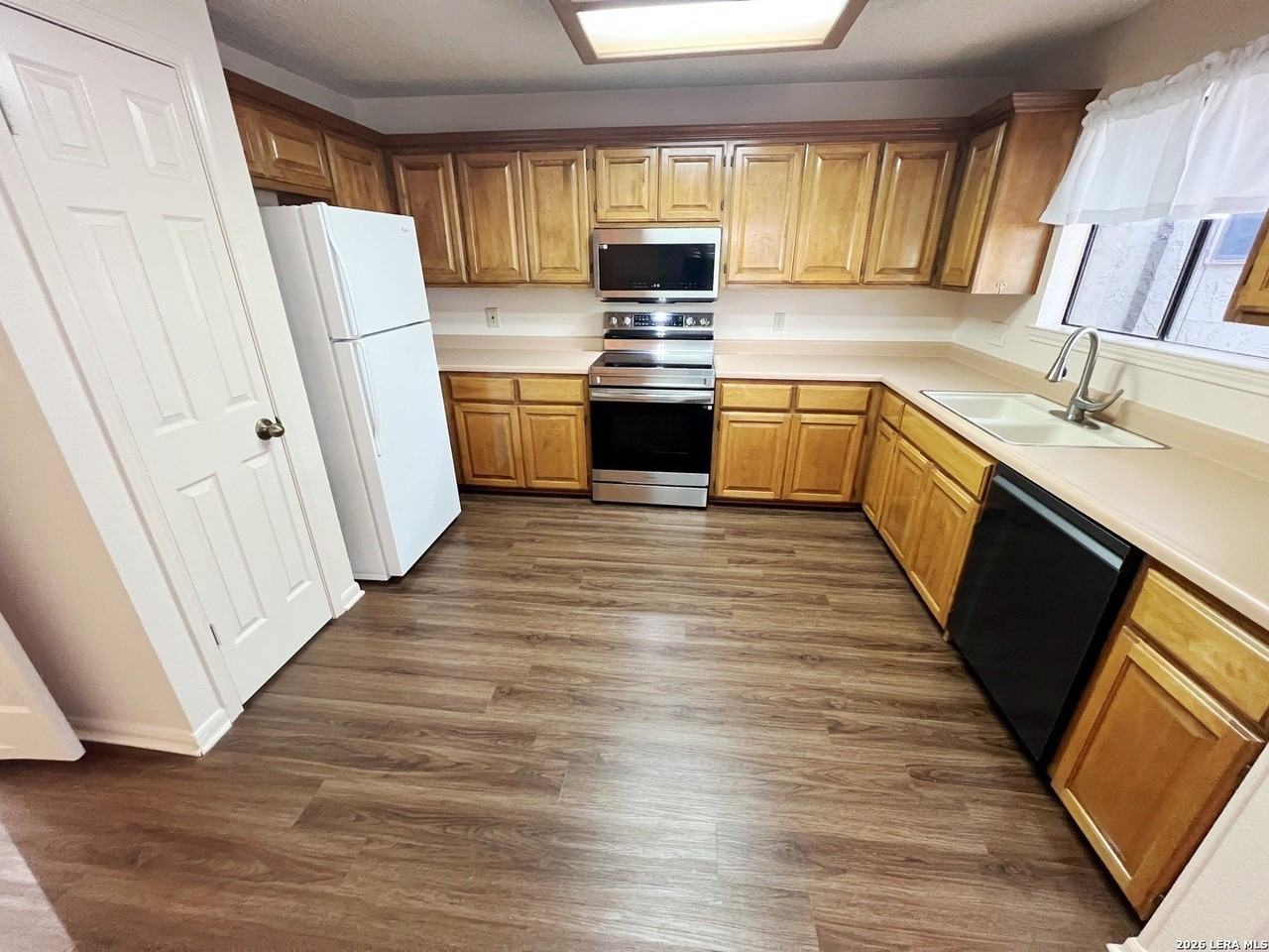 304 Thetford - Photo 6 of 50