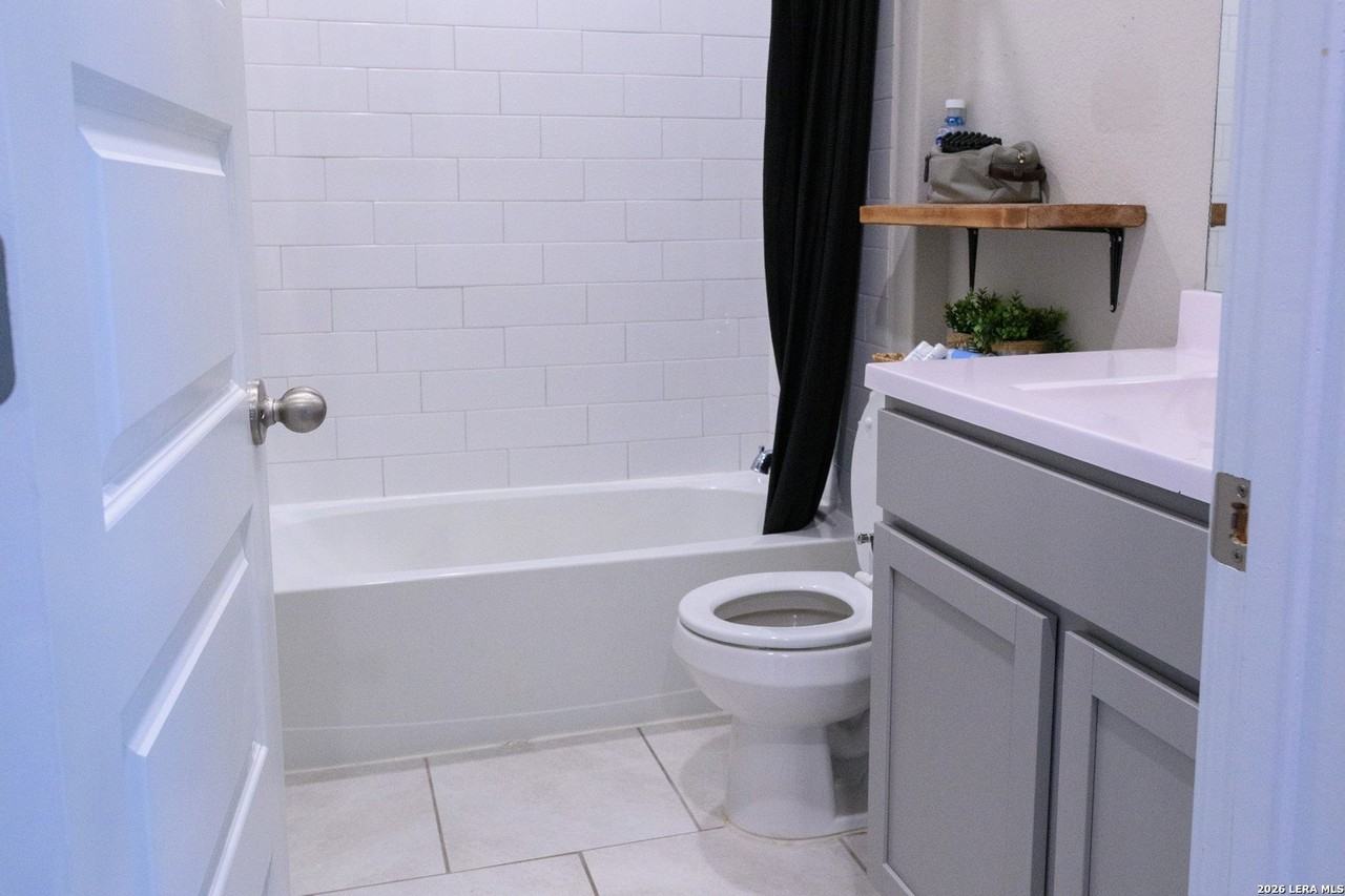 21037 Rindle Ln - Photo 4 of 31