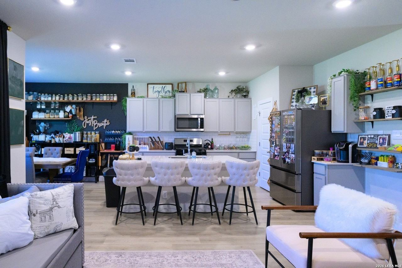 21037 Rindle Ln - Photo 6 of 31