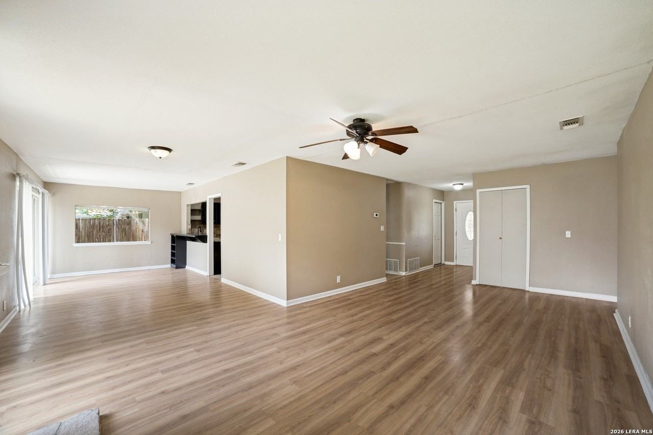 1315 Rio Linda St - Photo 3 of 12