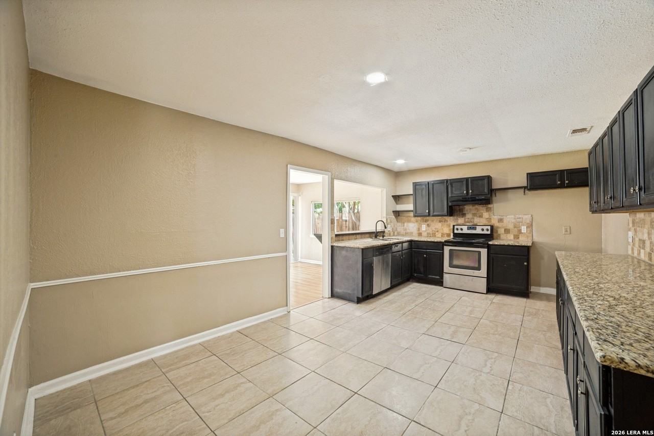 1315 Rio Linda St - Photo 4 of 12