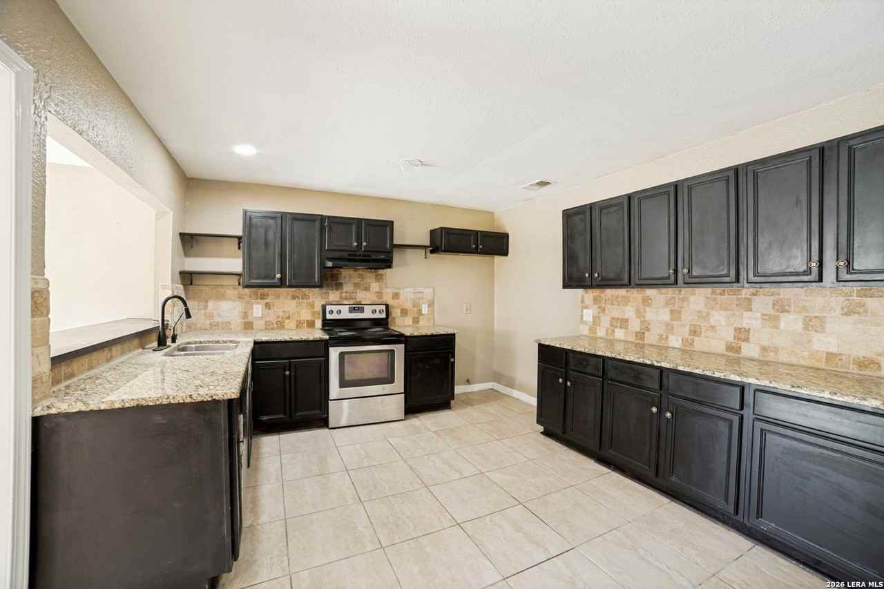 1315 Rio Linda St - Photo 5 of 12