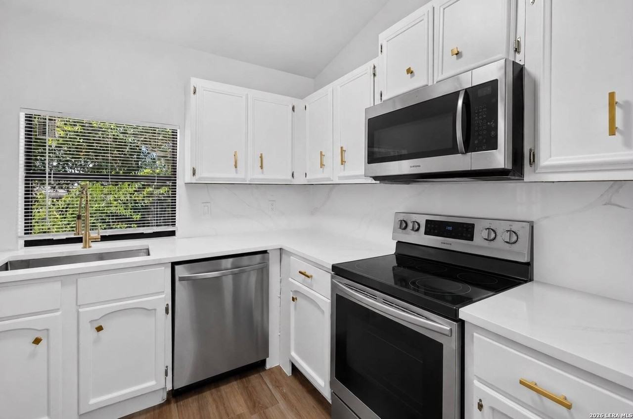 4606 La Marquesa St - Photo 4 of 14