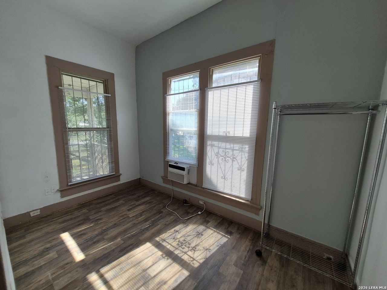 414 Sherman - Photo 3 of 16