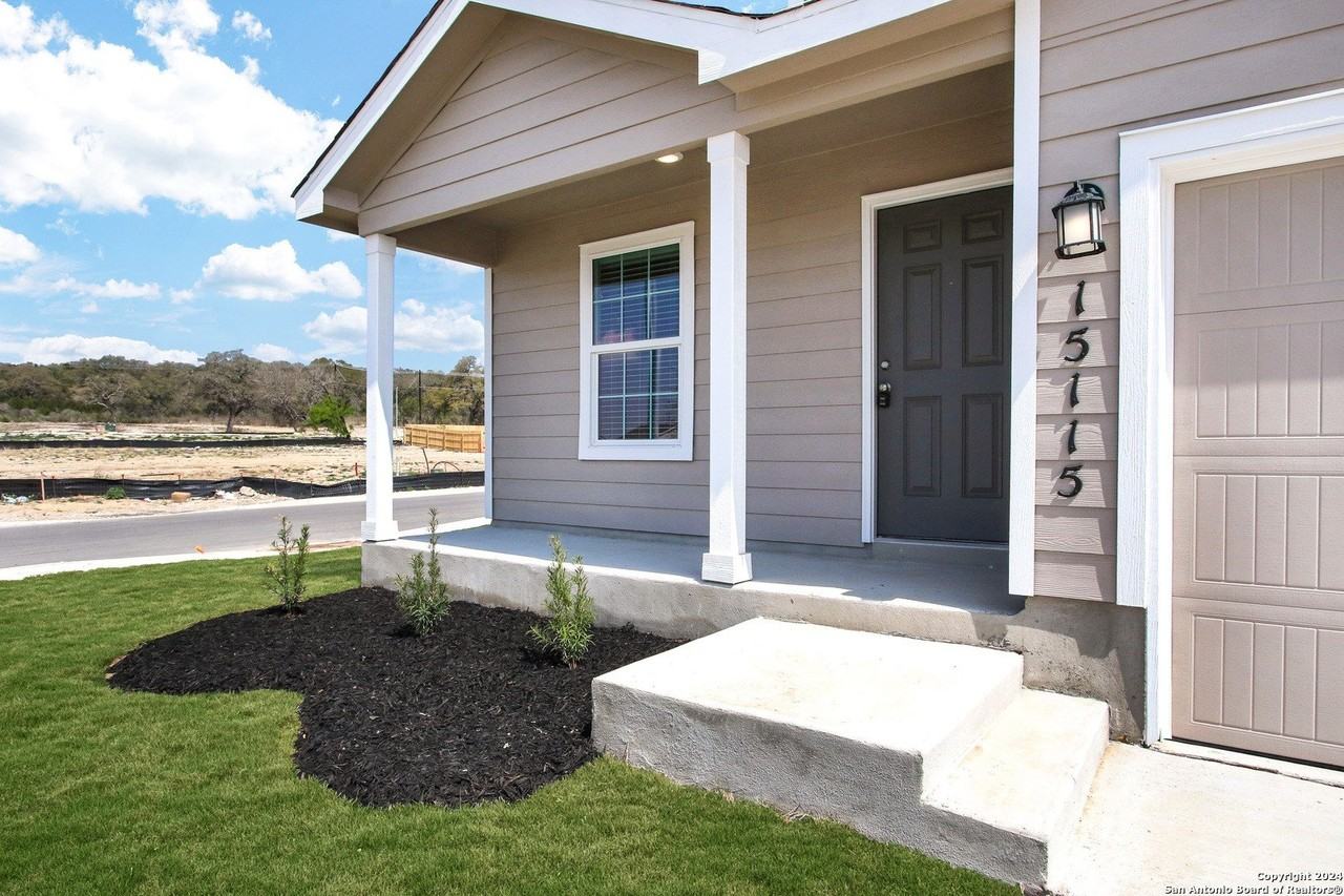 15115 Greenfield Ml - Photo 2 of 26
