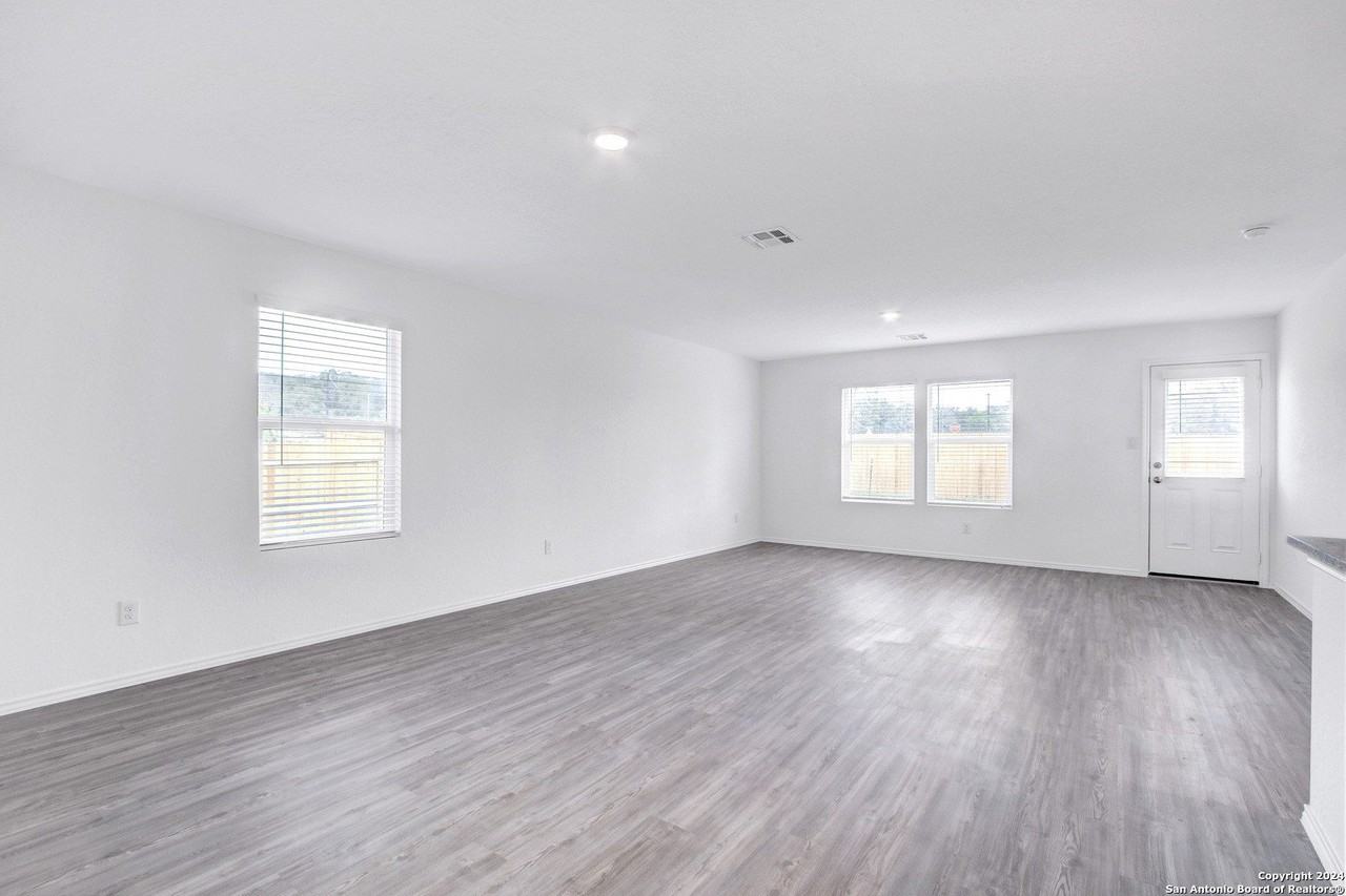 15115 Greenfield Ml - Photo 5 of 26