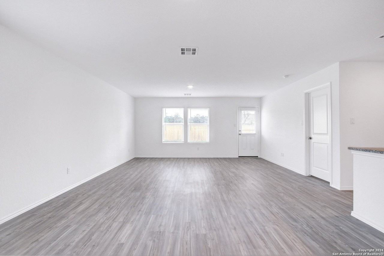 15115 Greenfield Ml - Photo 6 of 26