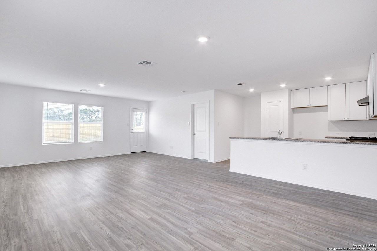 15115 Greenfield Ml - Photo 7 of 26