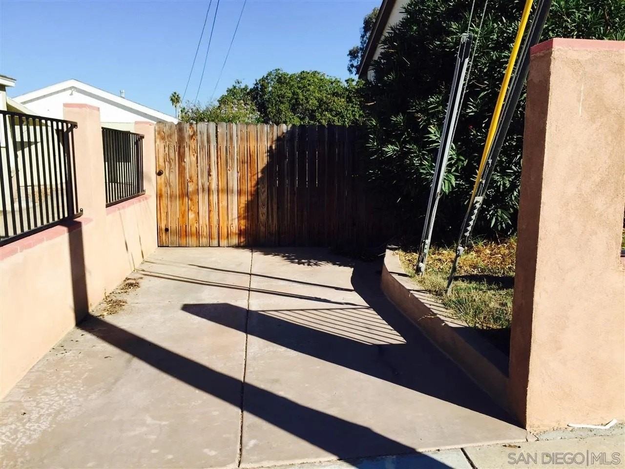 6666 Goodwin St - Photo 2 of 5