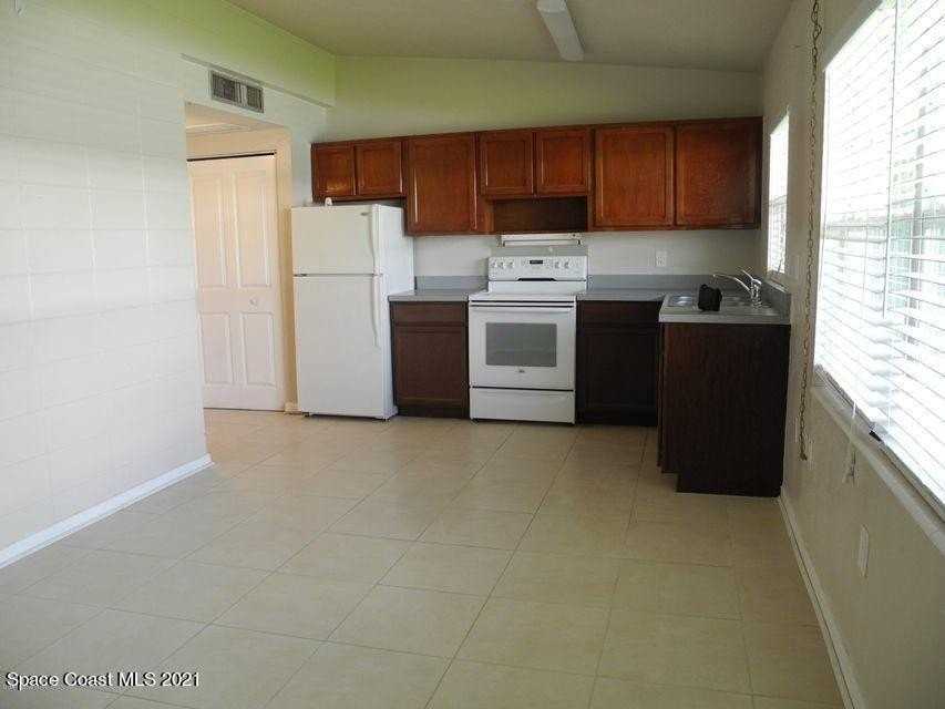 123 Roosevelt Ave #123C - Photo 2 of 5