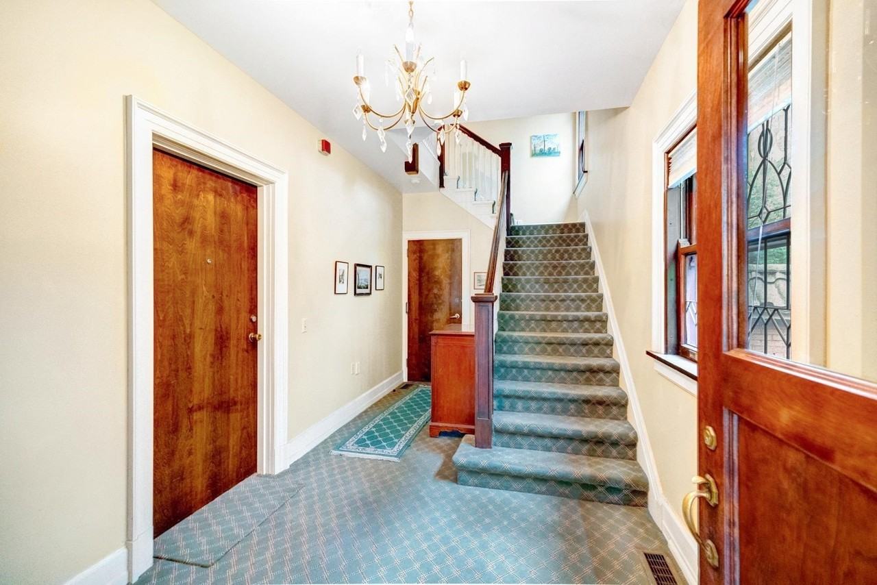 25 Langdon St #B - Photo 3 of 17