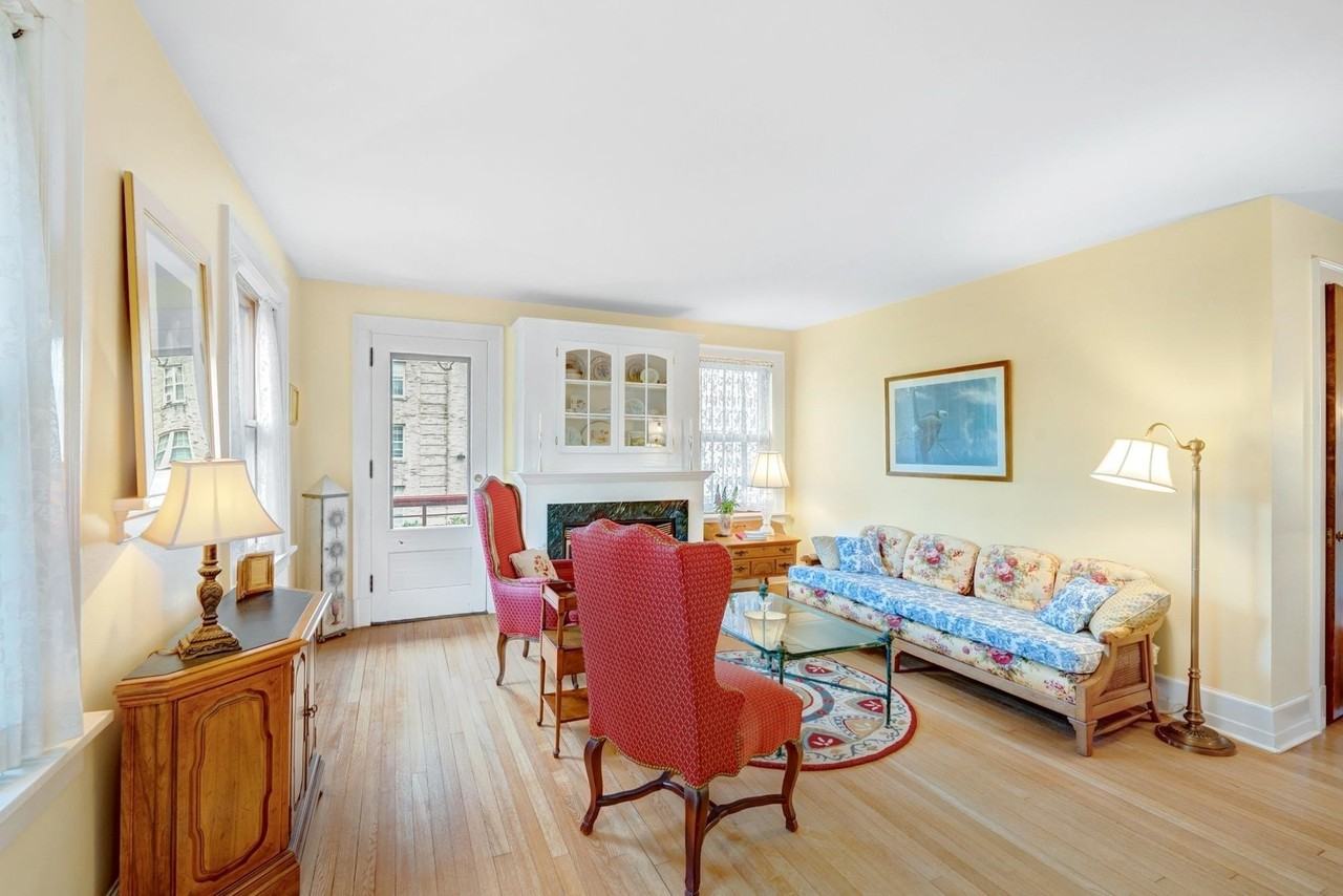 25 Langdon St #B - Photo 4 of 17