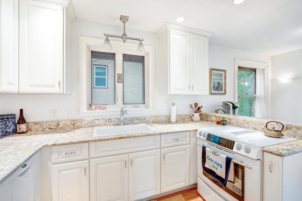 25 Langdon St #B - Photo 6 of 17