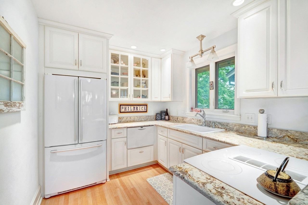 25 Langdon St #B - Photo 7 of 17