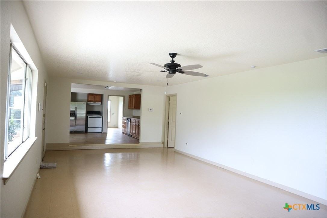 707 Old Seguin Luling Rd - Photo 4 of 20