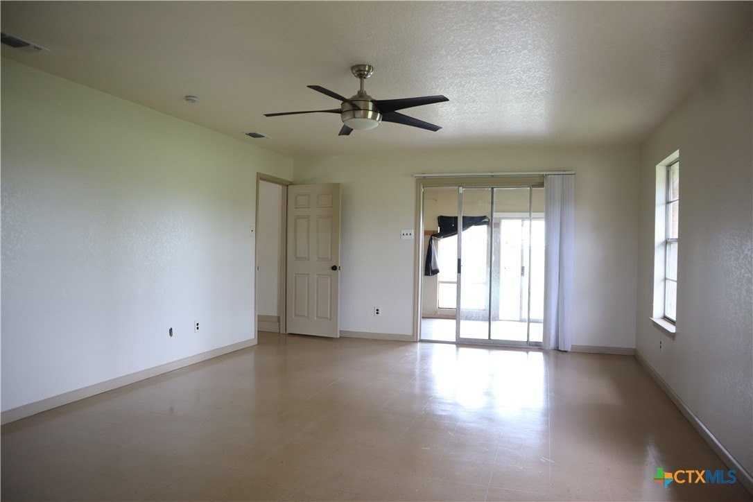 707 Old Seguin Luling Rd - Photo 5 of 20
