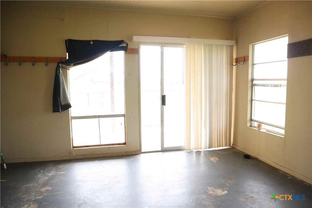707 Old Seguin Luling Rd - Photo 6 of 20