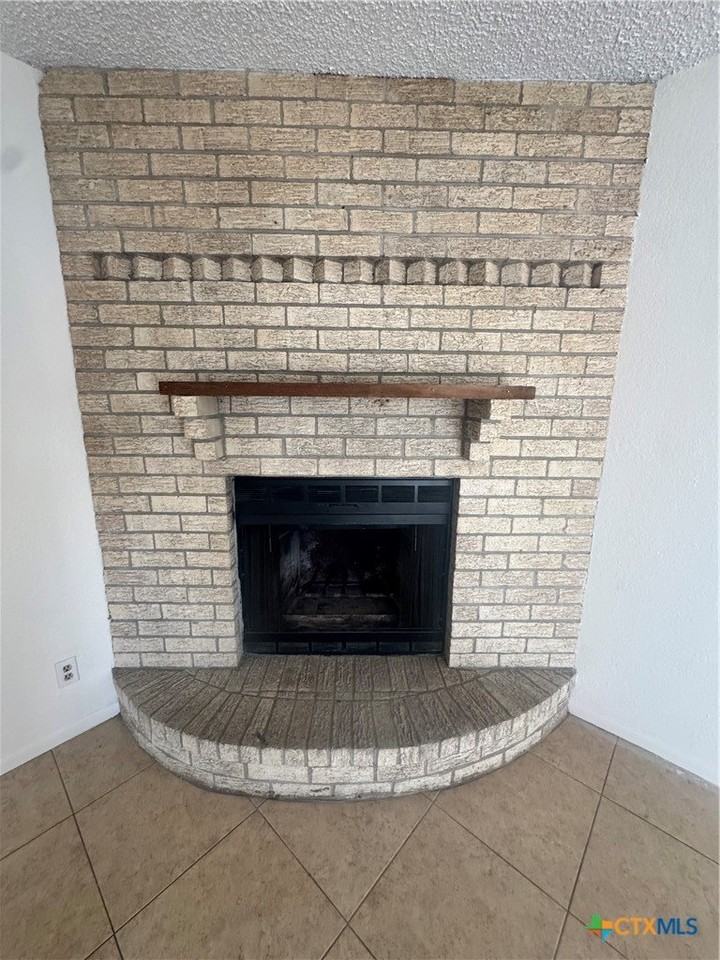 213 Versailles St - Photo 3 of 19