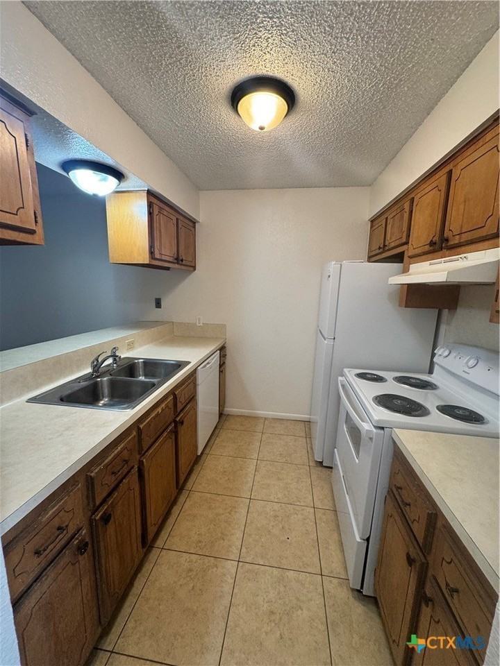 213 Versailles St - Photo 5 of 19