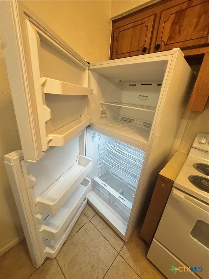 213 Versailles St - Photo 6 of 19