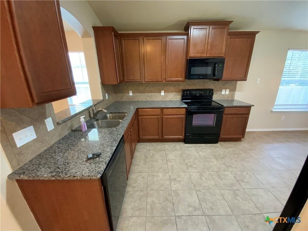 5911 Hopkins Dr - Photo 6 of 18