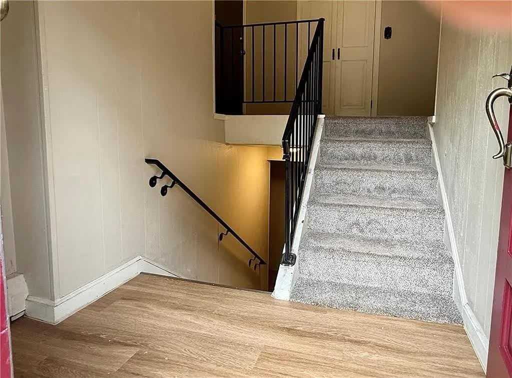 35 Brookdale St - Photo 4 of 10