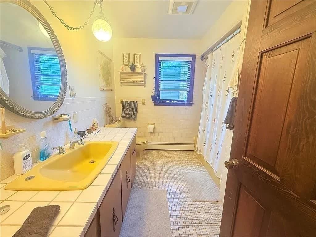 35 Brookdale St - Photo 6 of 10