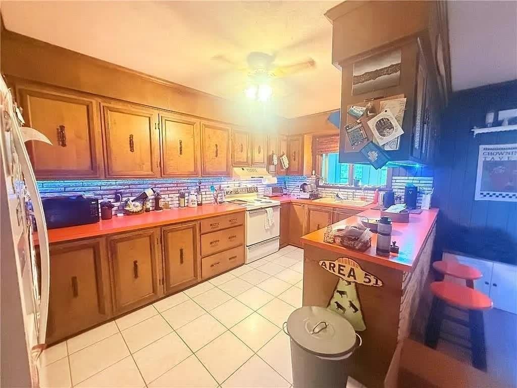 35 Brookdale St - Photo 7 of 10