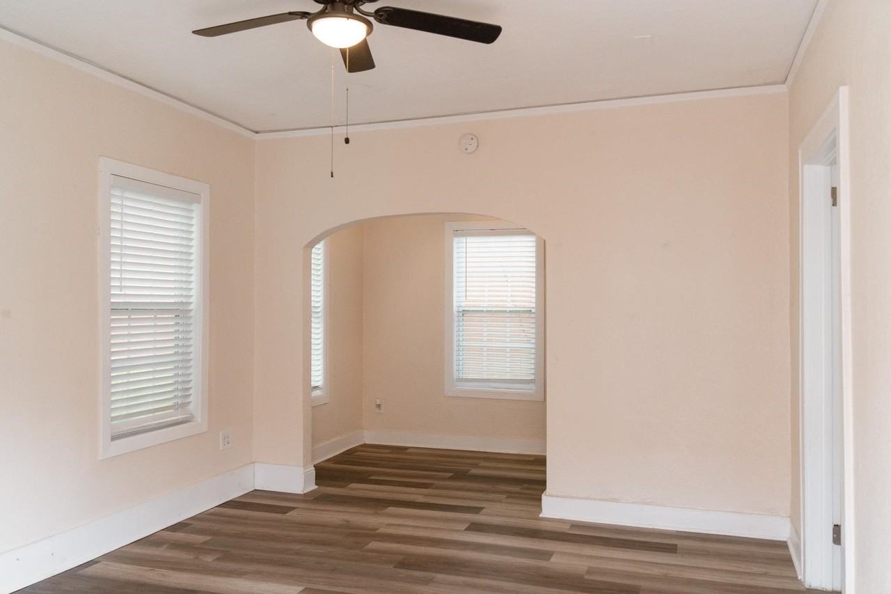 513 N Monroe St - Photo 3 of 14