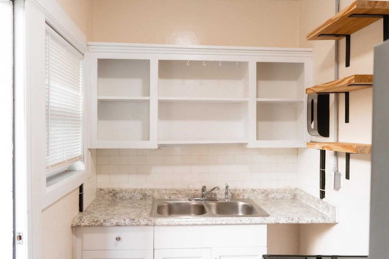 513 N Monroe St - Photo 6 of 14