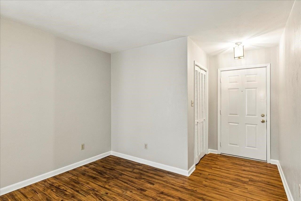 3232 Riddle Dr - Photo 4 of 30