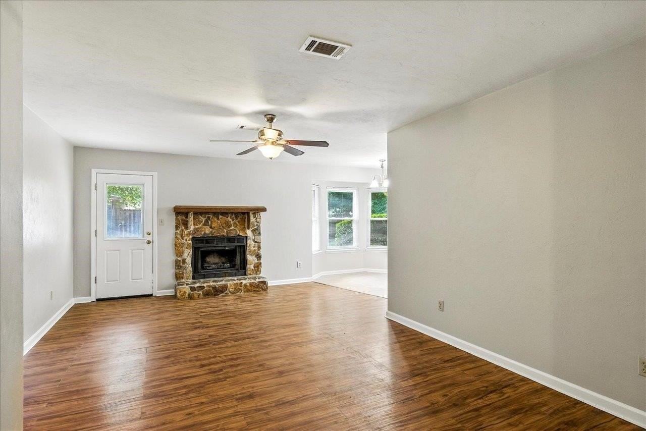 3232 Riddle Dr - Photo 5 of 30