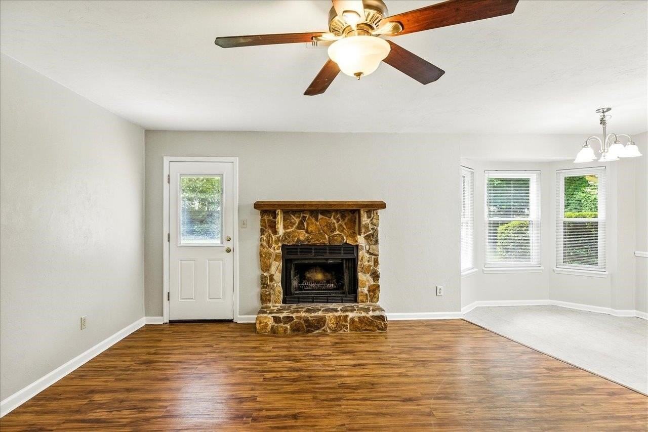 3232 Riddle Dr - Photo 6 of 30